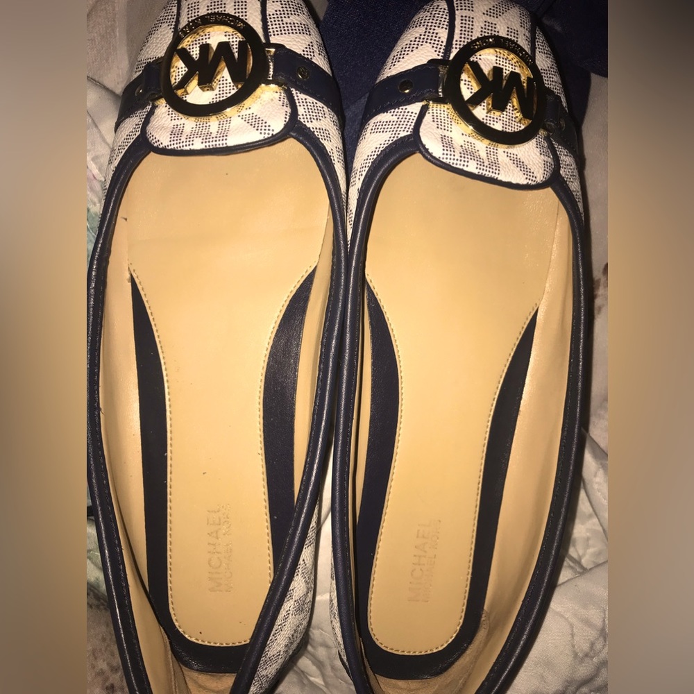 Micheal kors flats size 9